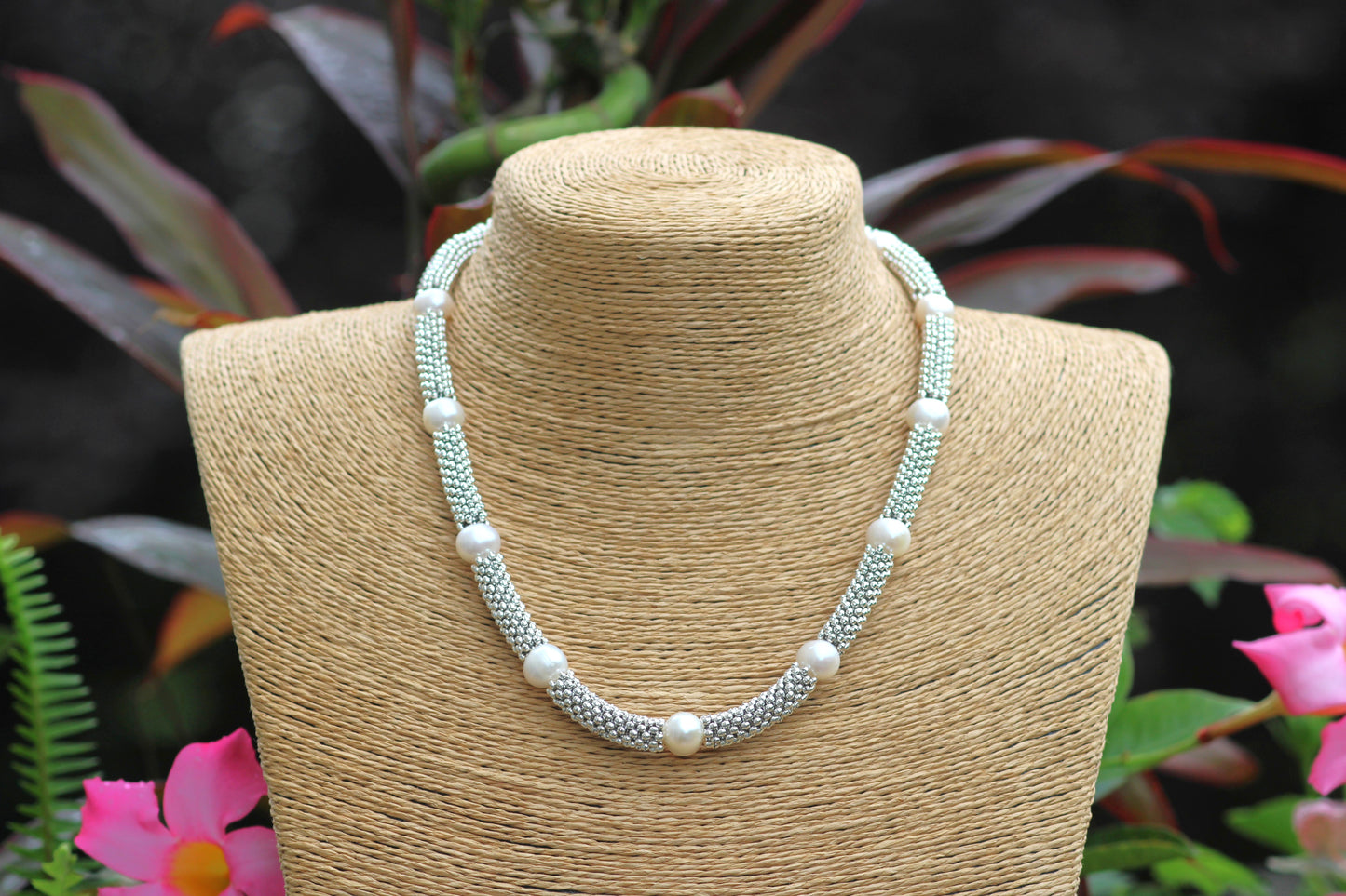 Martina Classic Necklace (White)