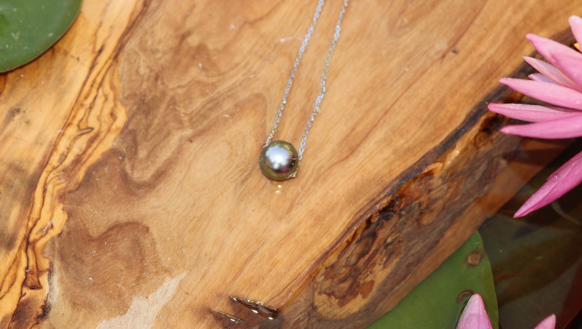 A woman wearing a Pearl necklace