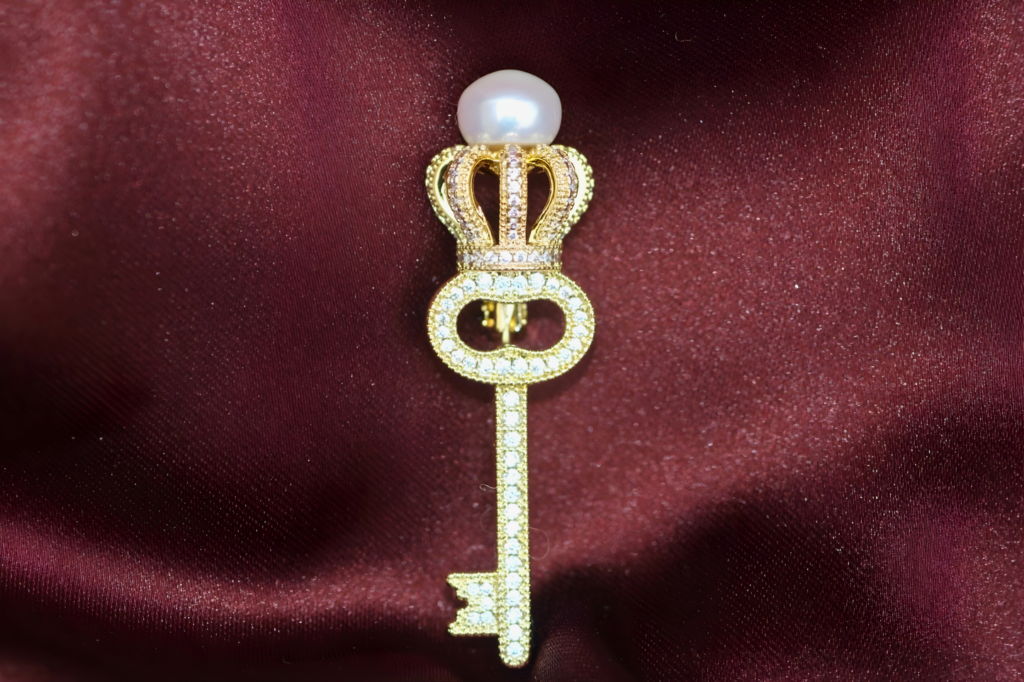 The Charlotte Pearl Lapel Pin