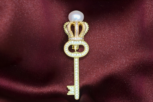 The Charlotte Pearl Lapel Pin