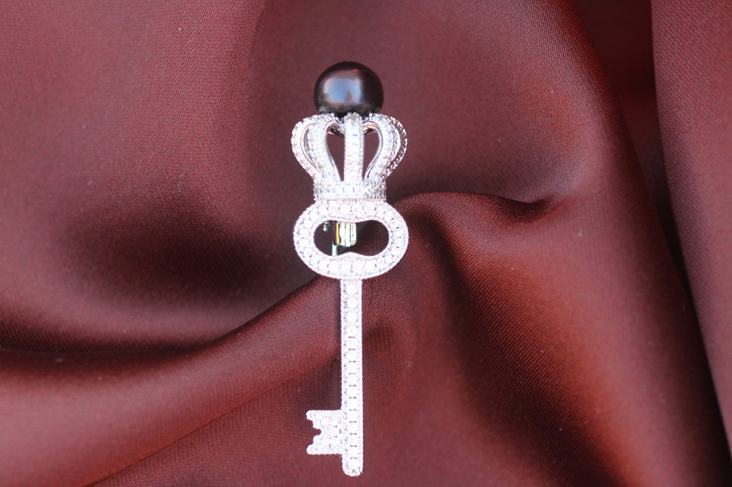 The Charlotte Pearl Lapel Pin