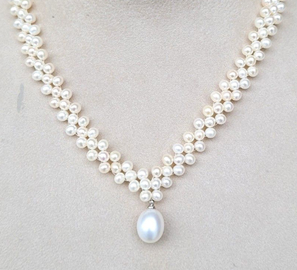 Single line tahitian button pearl necklace