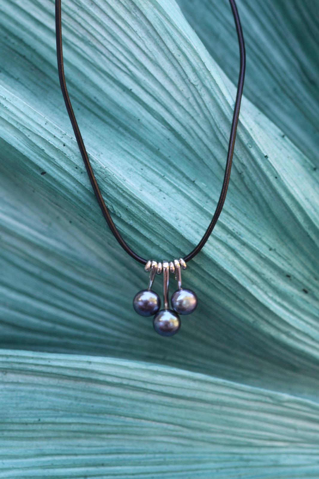GIGI PENDANT - Black Licorice