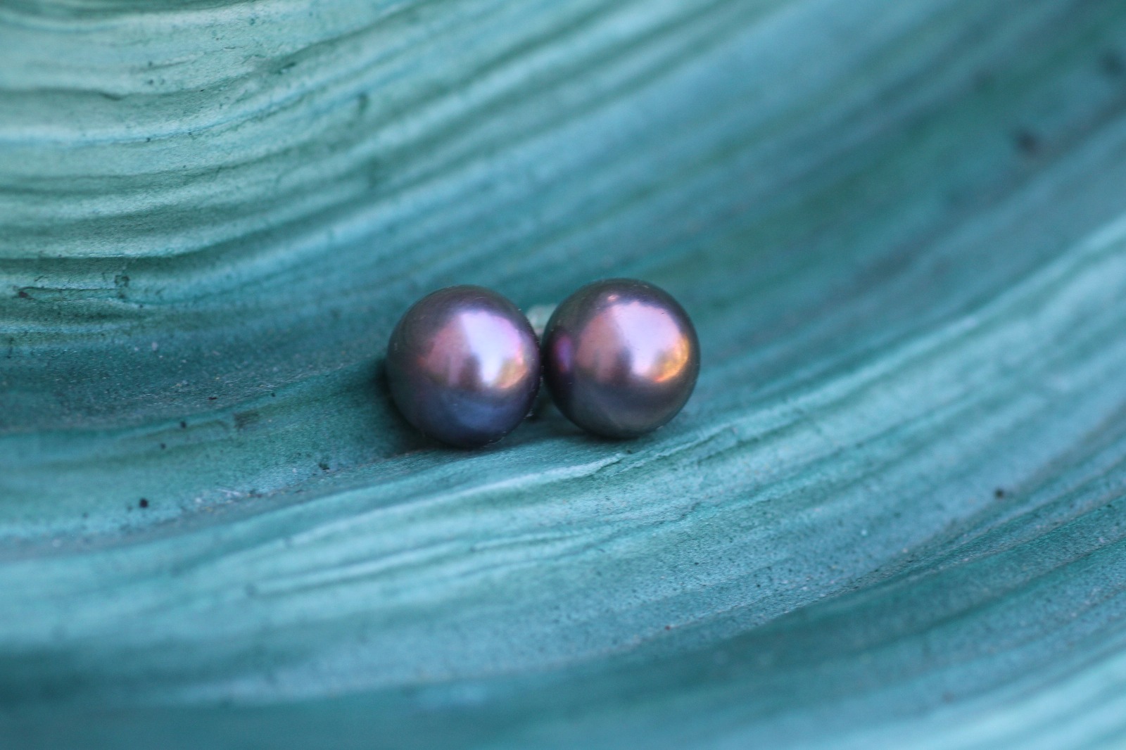 The Pearl Girl Stud - Black Licorice