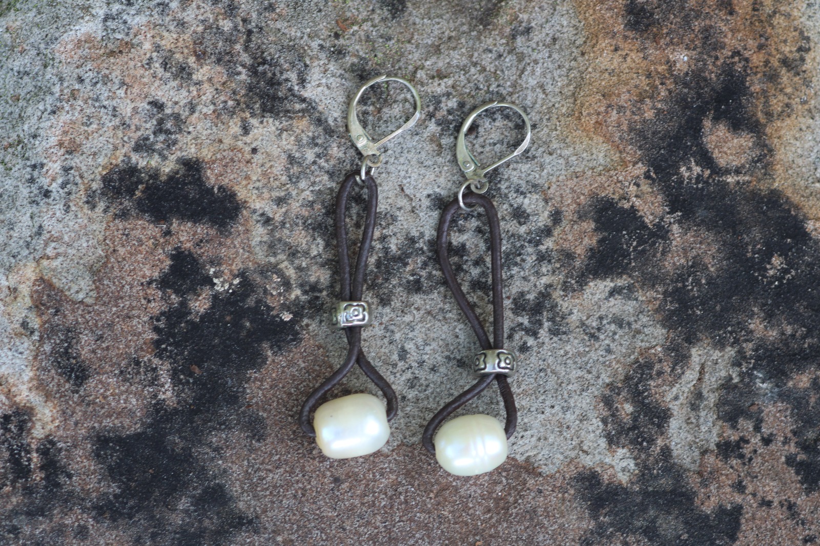 Corinna - Brown Leather -White Pearl