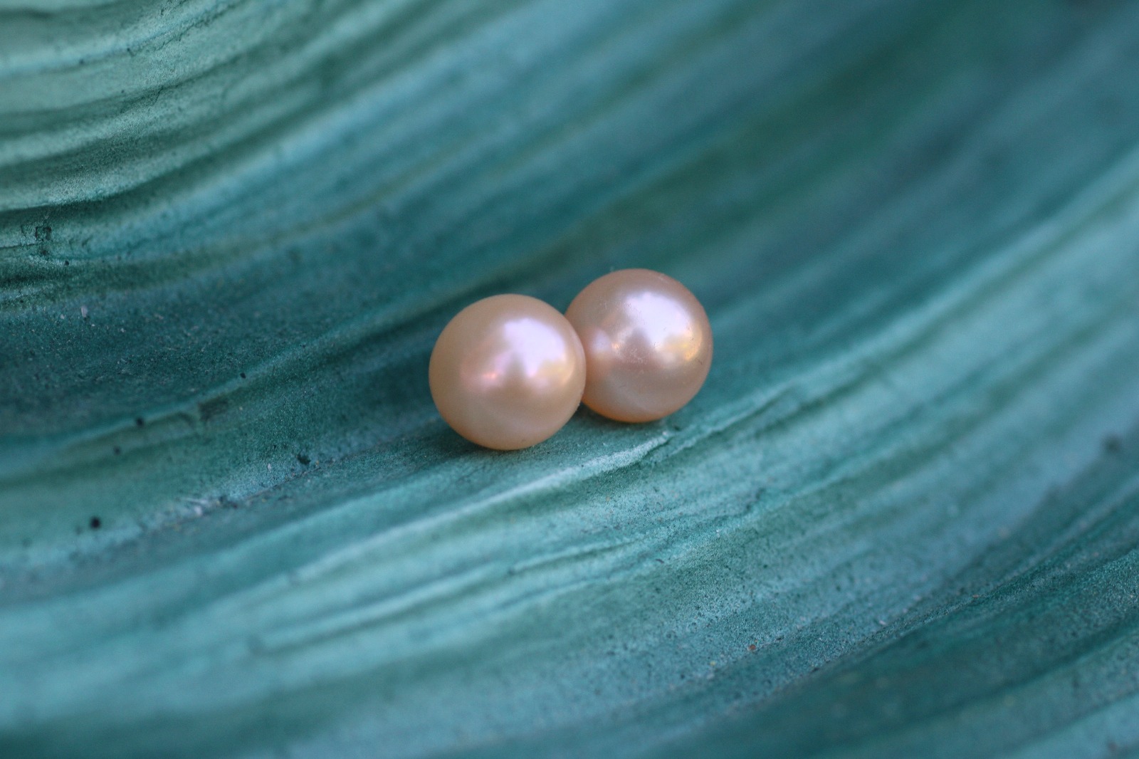The Pearl Girl Stud - Peachy
